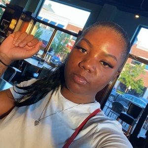 Meet your Posher, Samia